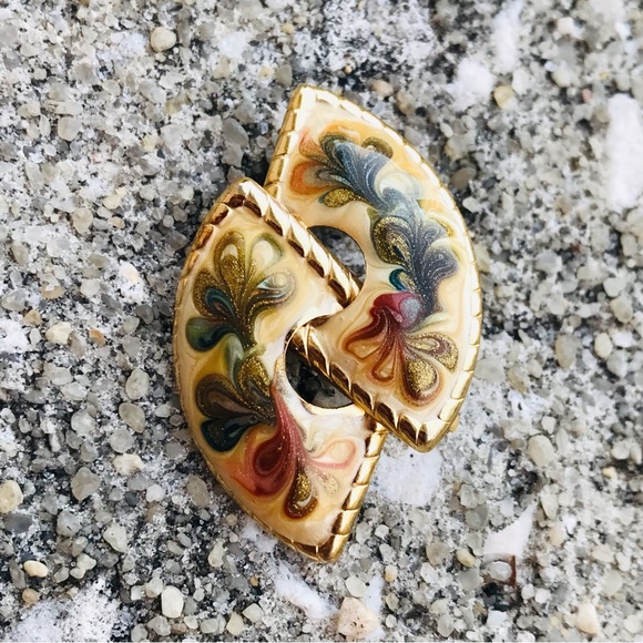 Vintage 80’s Gold Tone Cream And Green Enameled Artsy Post 1.5 in Earrings - Picture 3 of 16